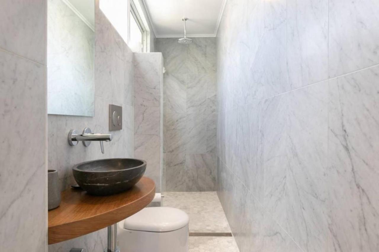 Upscale Cliffside Studio With Ocean Views North Bondi Sydney Ngoại thất bức ảnh