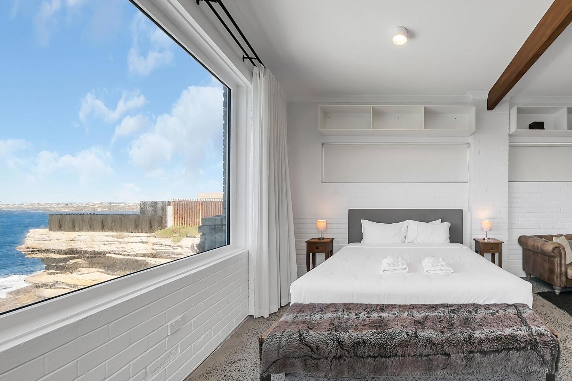 Upscale Cliffside Studio With Ocean Views North Bondi Sydney Ngoại thất bức ảnh
